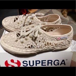 Superga Women's 2750 Cotmacramew Fashion Sneaker Beige 7.5/7 SOOAOWO